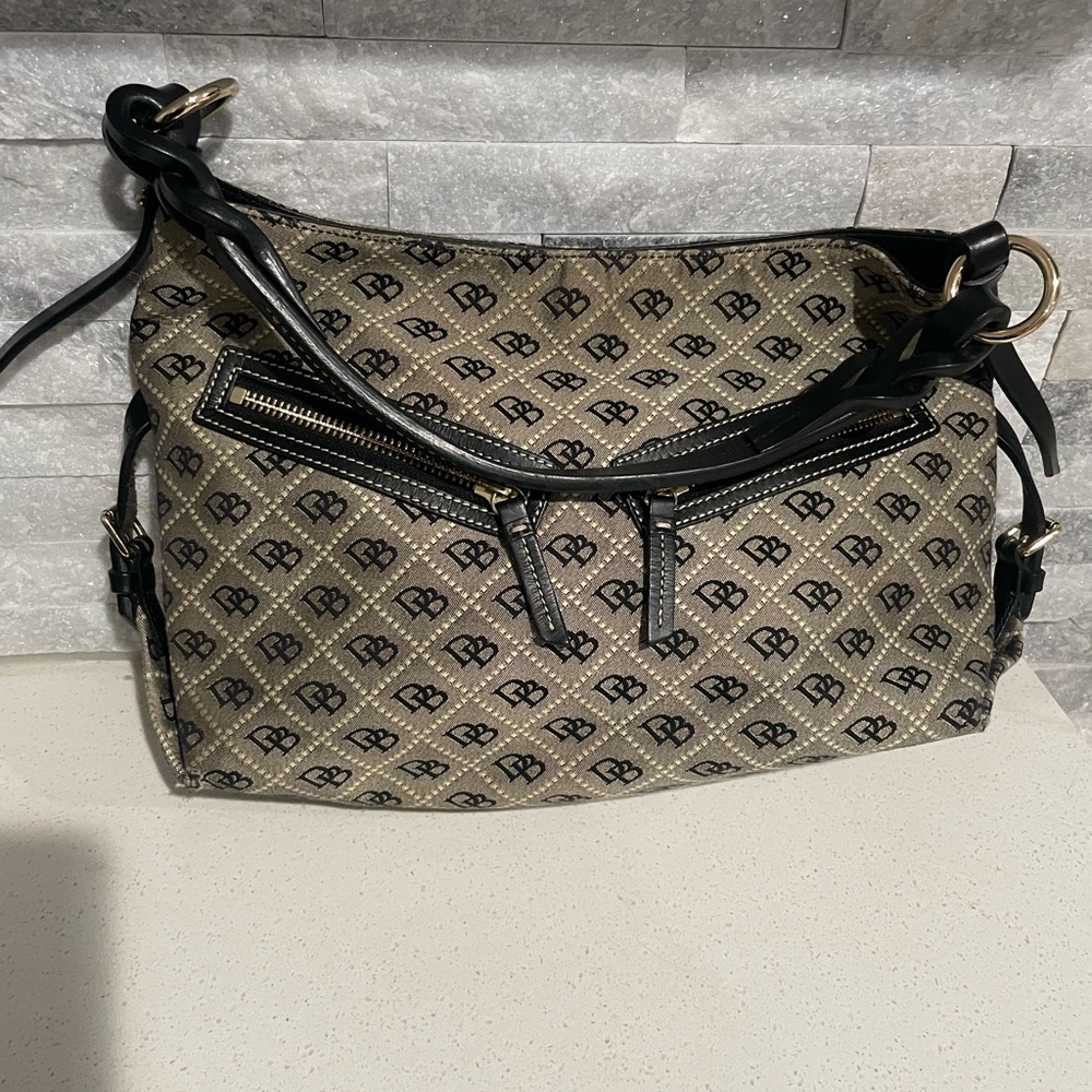 Dooney & Bourke shoulder bag good condition